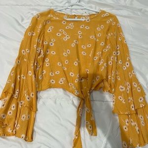 Super cute, fun, short top with flowing sleeves. Light weight.
